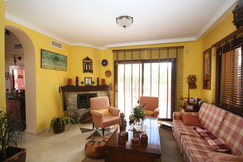 3 bedroom Villas for sale in Las Chapas – R2036289