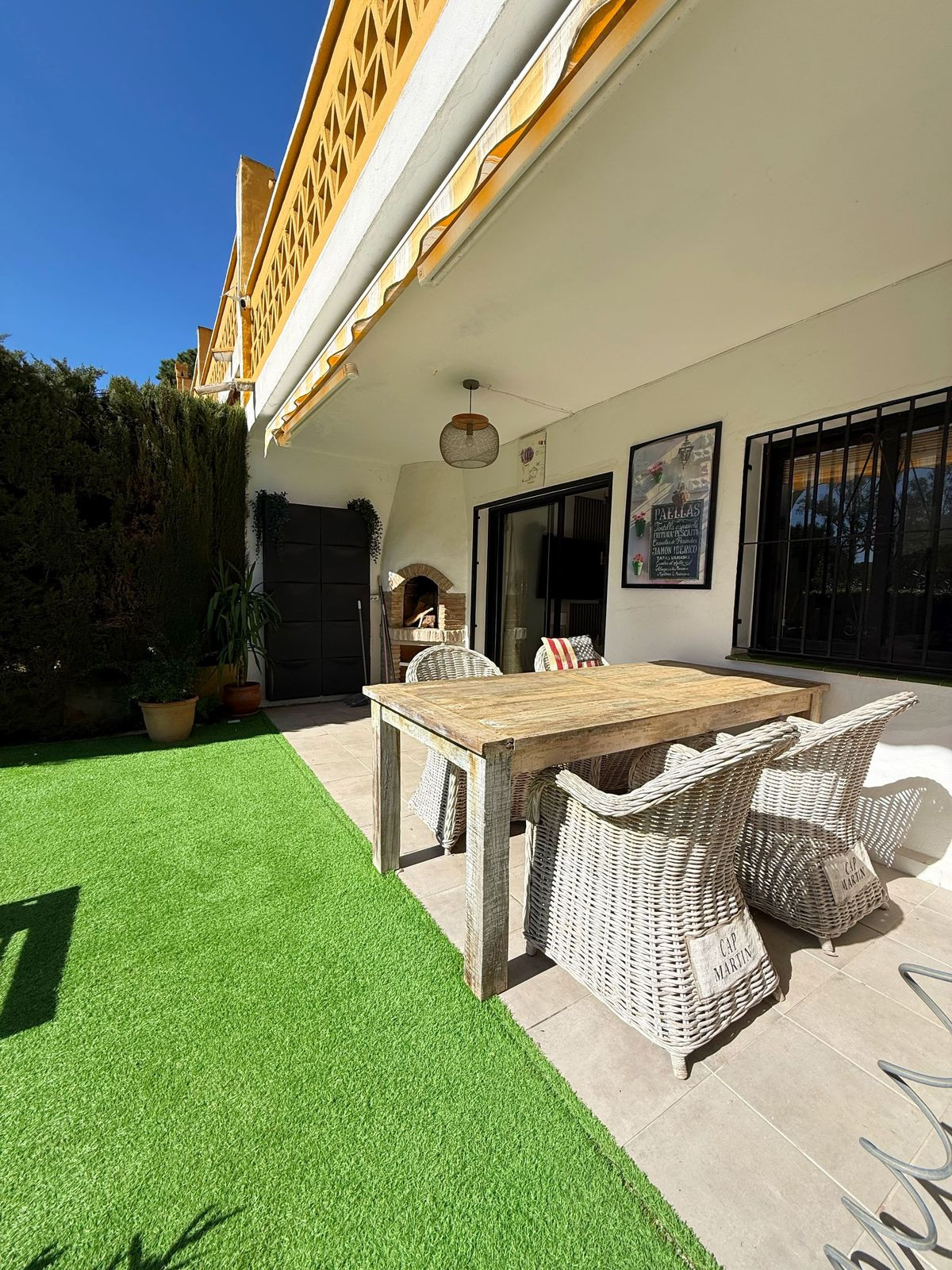 Pareados de 2 dormitorios en venta en Calahonda – R5299984