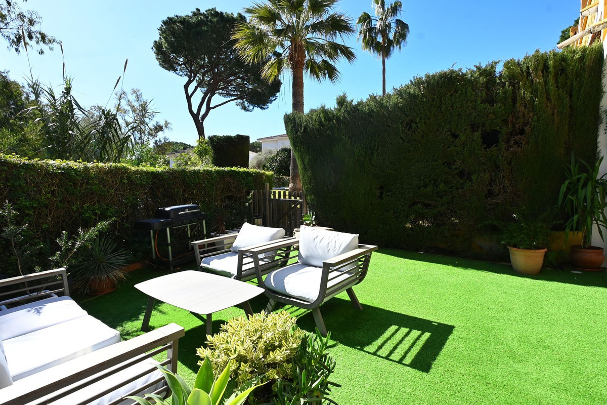 Pareados de 2 dormitorios en venta en Calahonda – R5299984