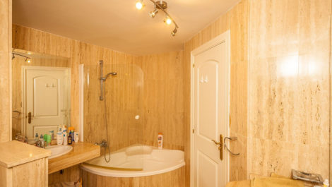 Apartamentos de 2 dormitorios en venta en Elviria – R5289625