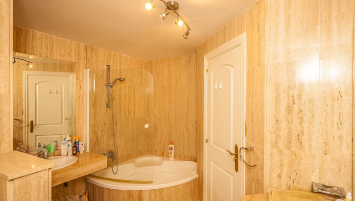 Apartamentos de 2 dormitorios en venta en Elviria – R5289625 en 