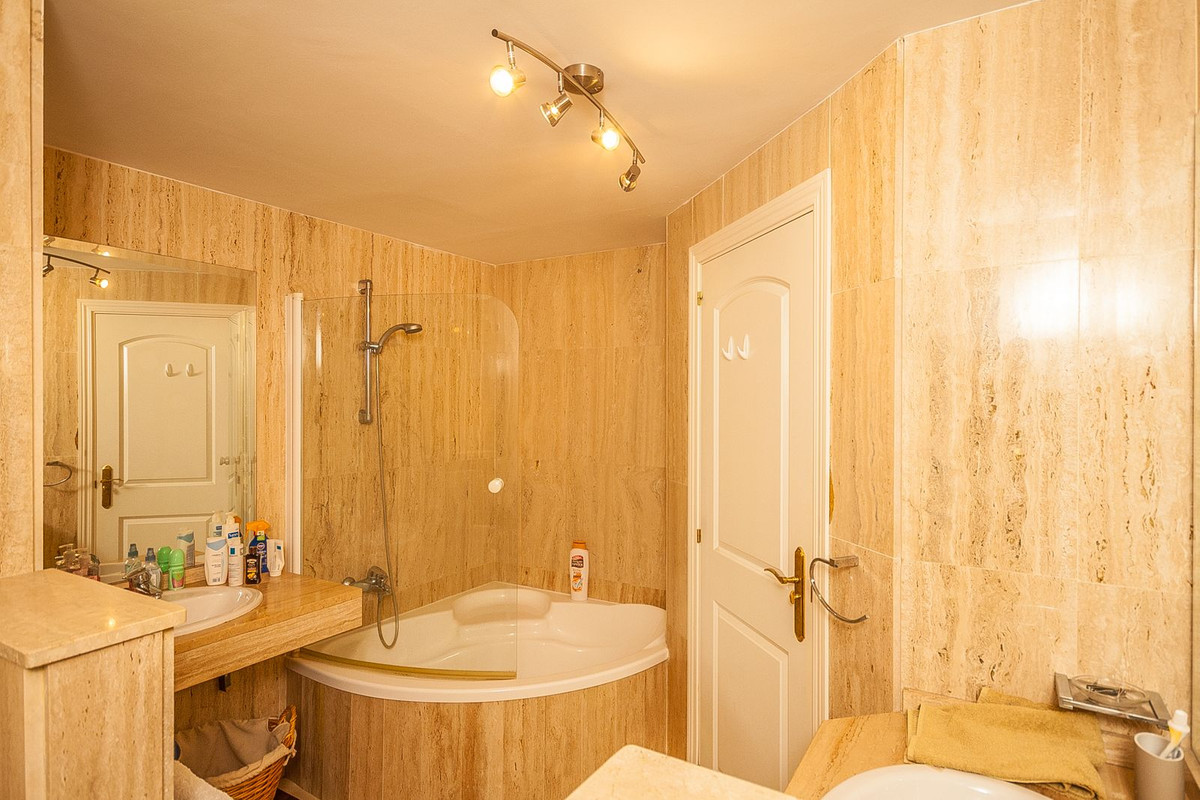 Apartamentos de 2 dormitorios en venta en Elviria – R5289625