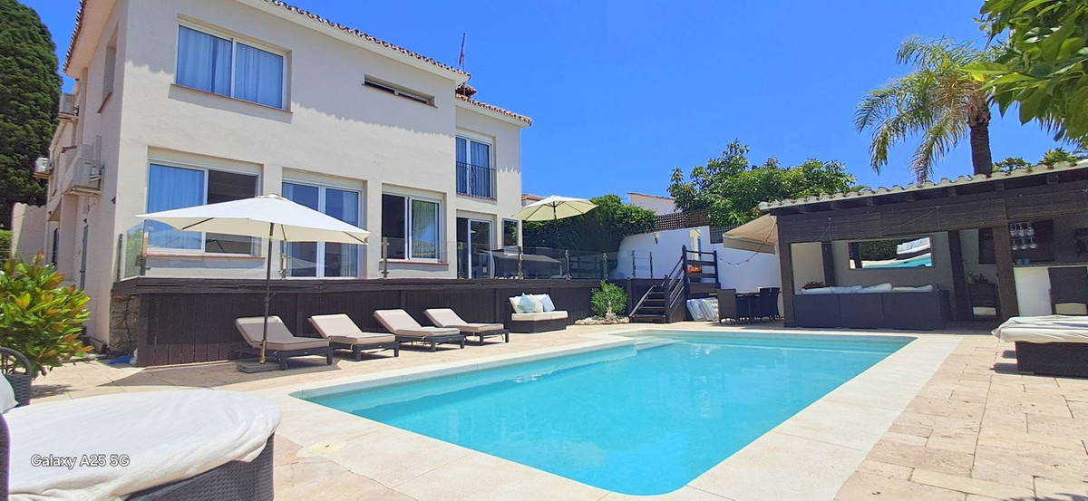 6 bedroom Villas for sale in Marbella – R5077270 6 bedroom Villas for sale in Marbella – R5077270