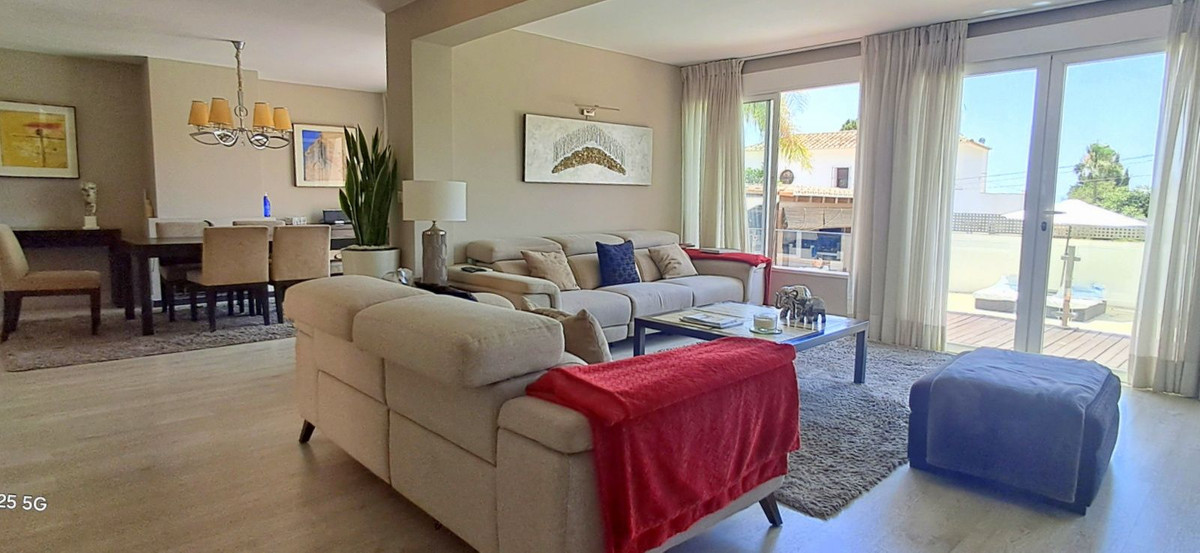 6 bedroom Villas for sale in Marbella – R5077270 6 bedroom Villas for sale in Marbella – R5077270