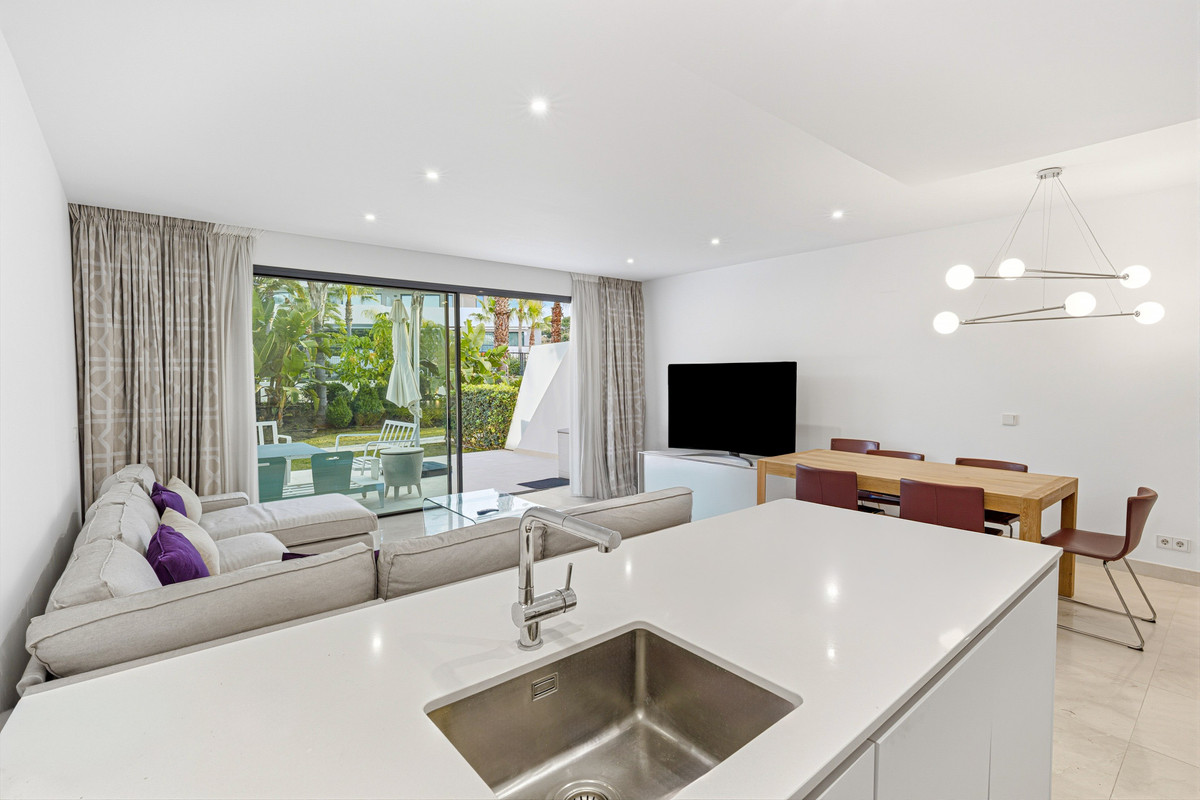 4 bedroom Townhouses for sale in La Cala de Mijas – R5272633