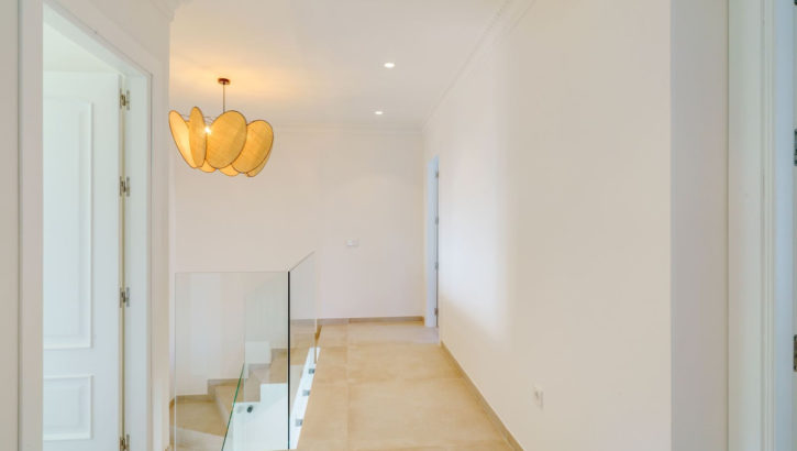 Villas de 6 dormitorios en venta en Marbella – R4659478 en 