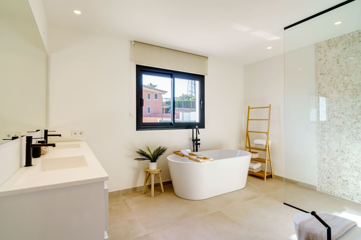 6 bedroom Villas for sale in Marbella – R4659478 6 bedroom Villas for sale in Marbella – R4659478