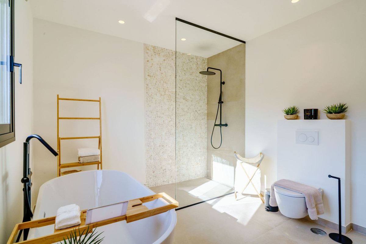 6 bedroom Villas for sale in Marbella – R4659478 6 bedroom Villas for sale in Marbella – R4659478