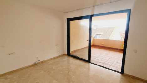 Apartamentos de 3 dormitorios en venta en Calahonda – R5272507