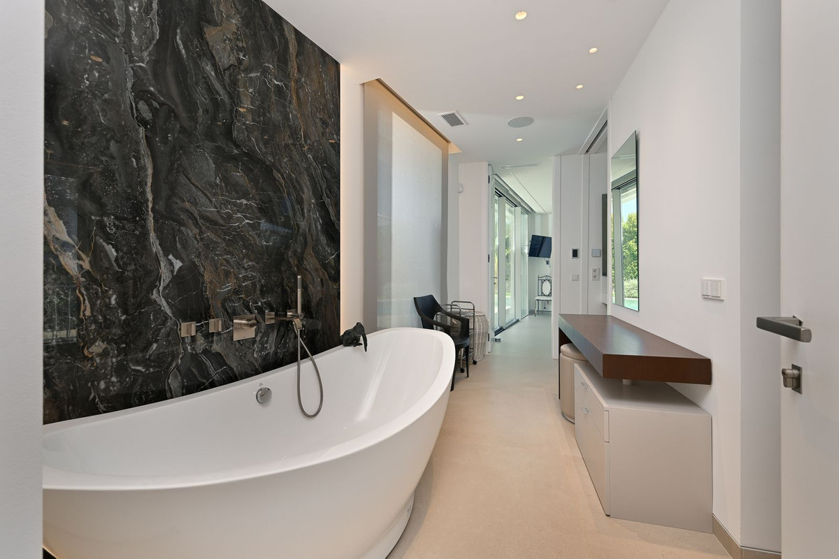 6 bedroom Villas for sale in Marbesa – R5123764 6 bedroom Villas for sale in Marbesa – R5123764