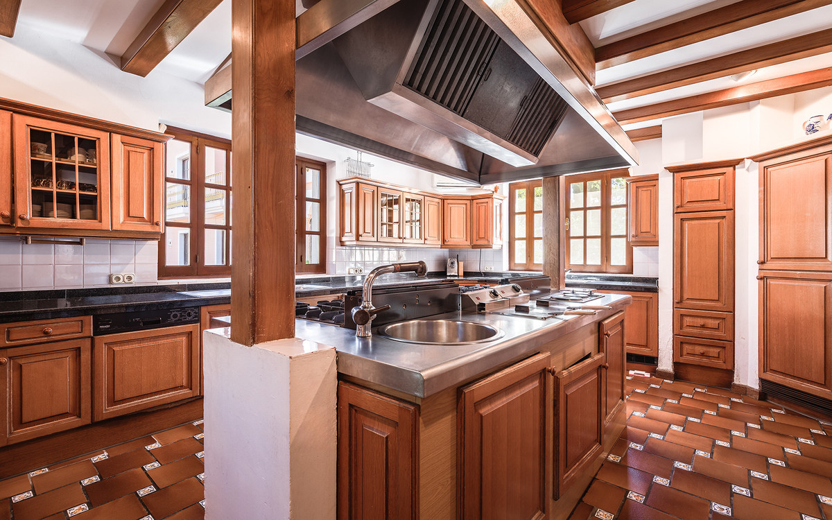 20 bedroom Villas for sale in Milla de Oro – R5211253