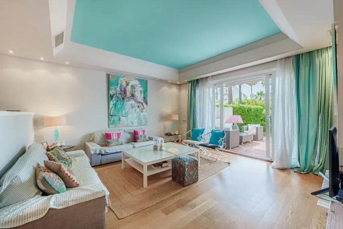 Adosados de 4 dormitorios en venta en Atalaya – R5299987