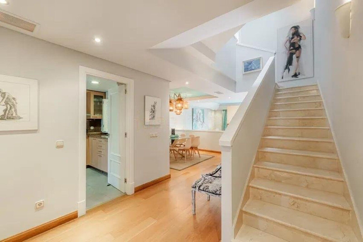 Adosados de 4 dormitorios en venta en Atalaya – R5299987