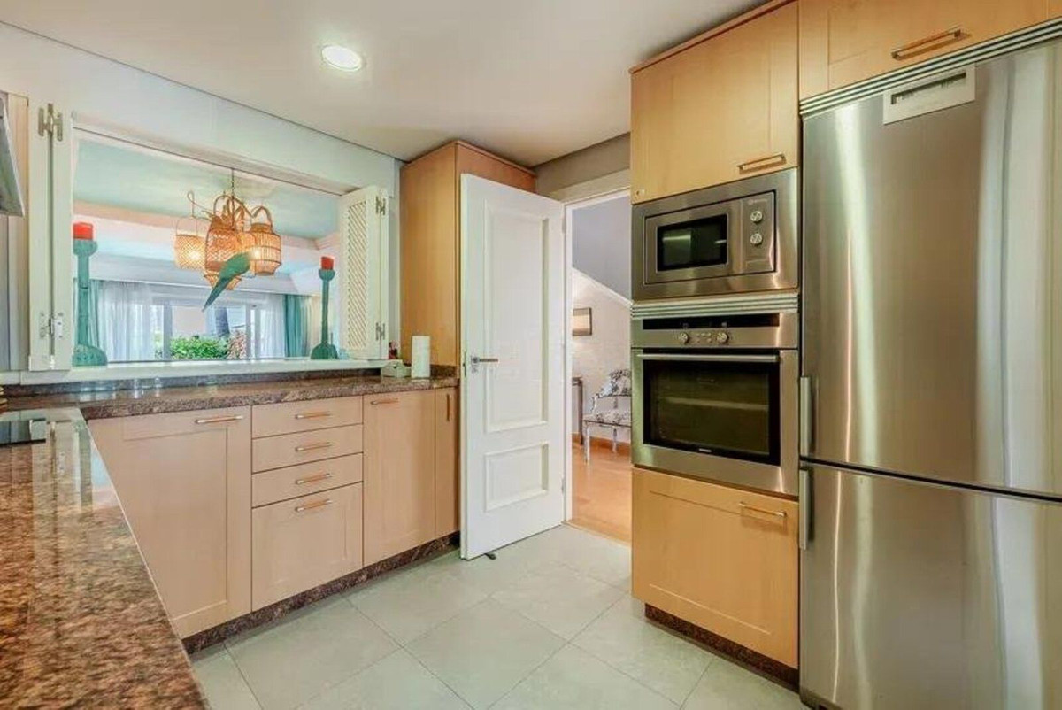 Adosados de 4 dormitorios en venta en Atalaya – R5299987