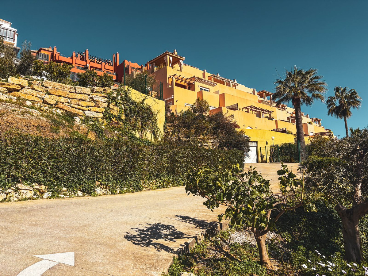 Apartamentos de 2 dormitorios en venta en Calahonda – R5299576