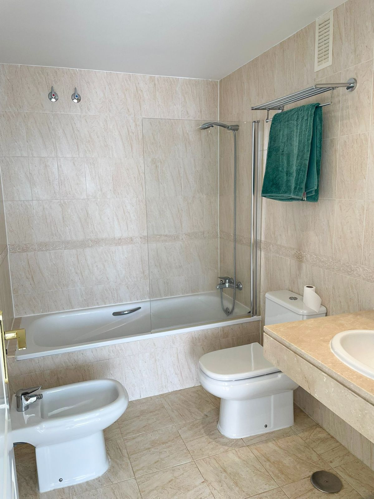 Apartamentos de 2 dormitorios en venta en Calahonda – R5299576