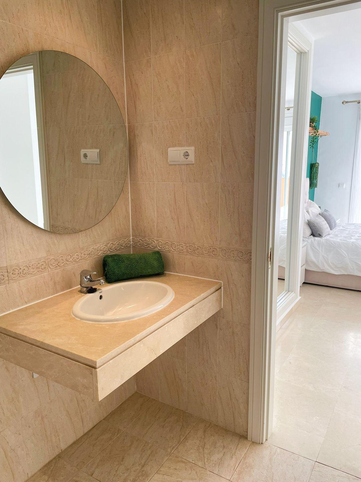 Apartamentos de 2 dormitorios en venta en Calahonda – R5299576