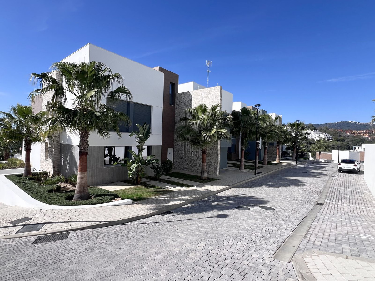 3 bedroom Apartments for sale in Artola – R5306617