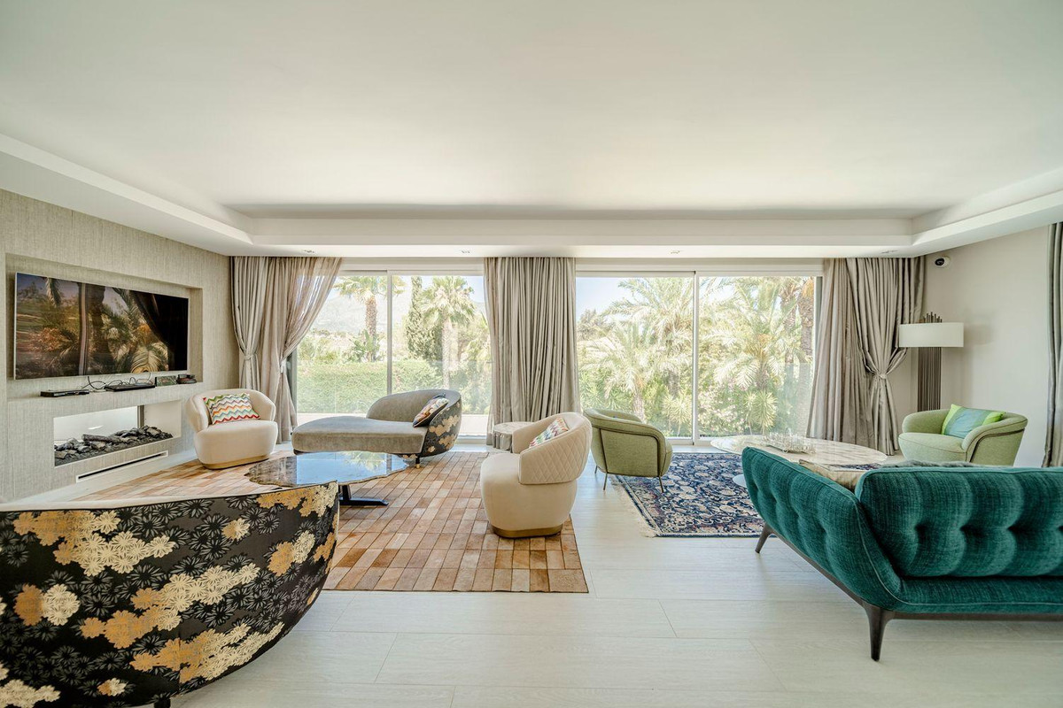 7 bedroom Villas for sale in Marbella – R5227396