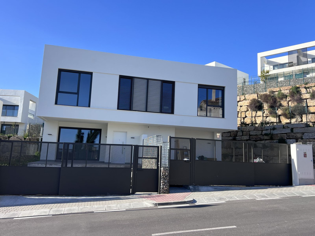 3 bedroom Semi-detached for sale in Riviera del Sol – R5310856