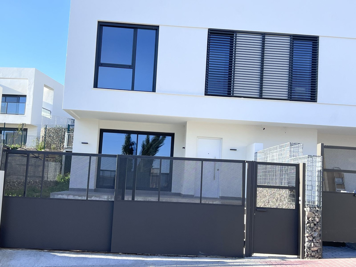 3 bedroom Semi-detached for sale in Riviera del Sol – R5310856