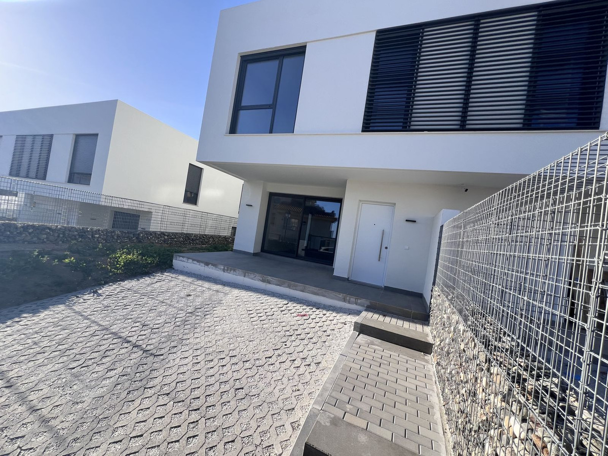 3 bedroom Semi-detached for sale in Riviera del Sol – R5310856