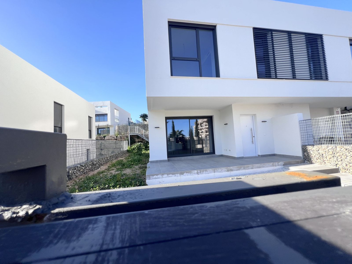 3 bedroom Semi-detached for sale in Riviera del Sol – R5310856