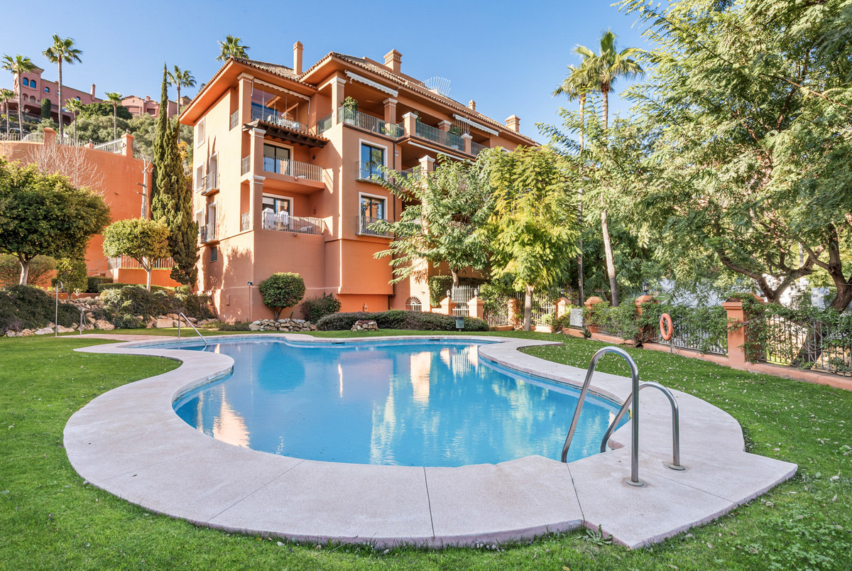 3 bedroom Apartments for sale in Monte Halcones – R5299321