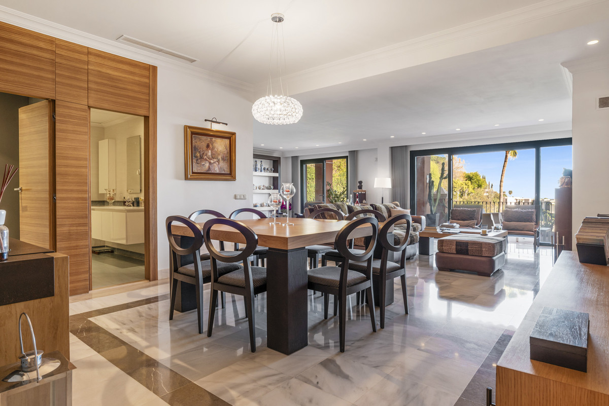 3 bedroom Apartments for sale in Monte Halcones – R5299321