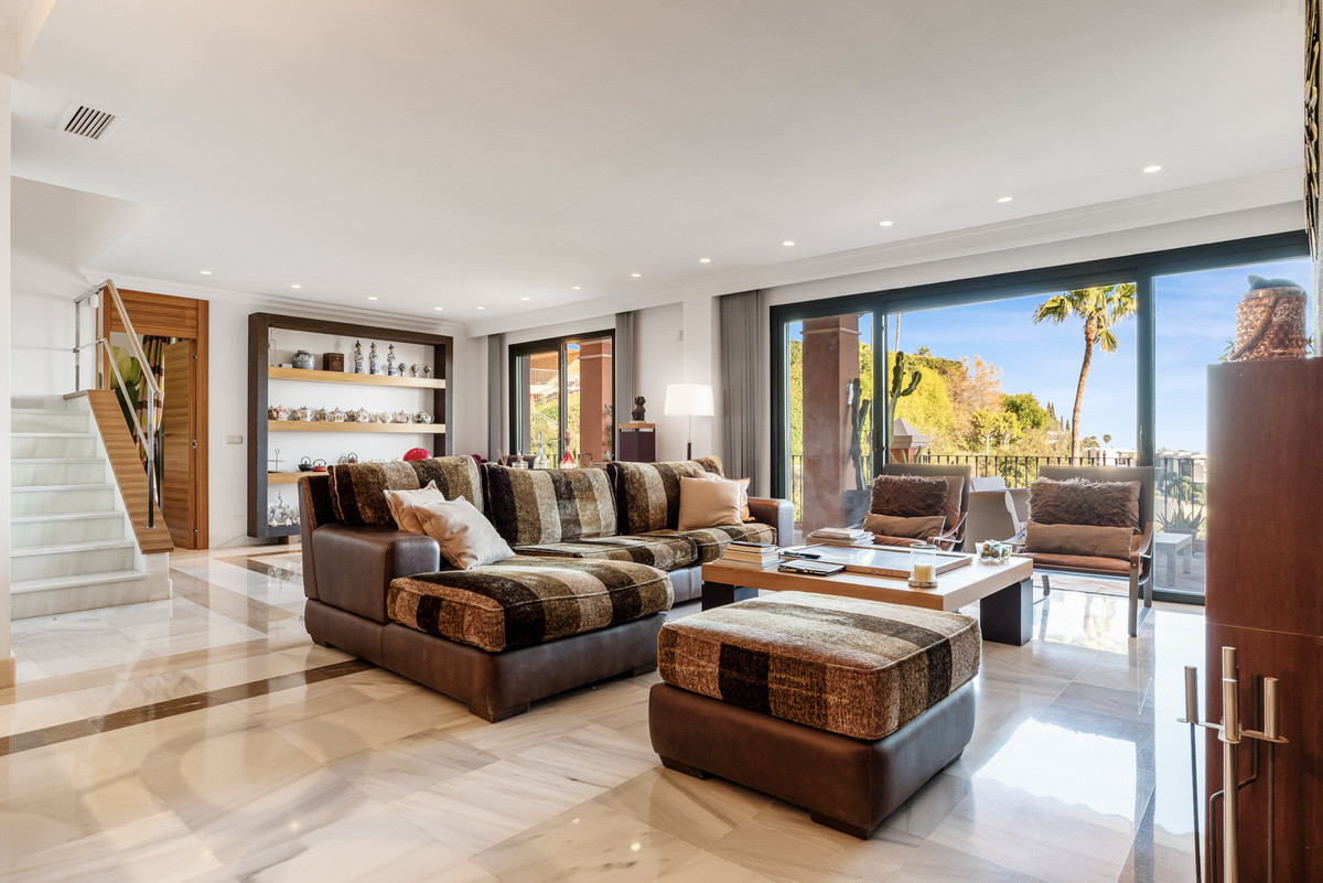 3 bedroom Apartments for sale in Monte Halcones – R5299321