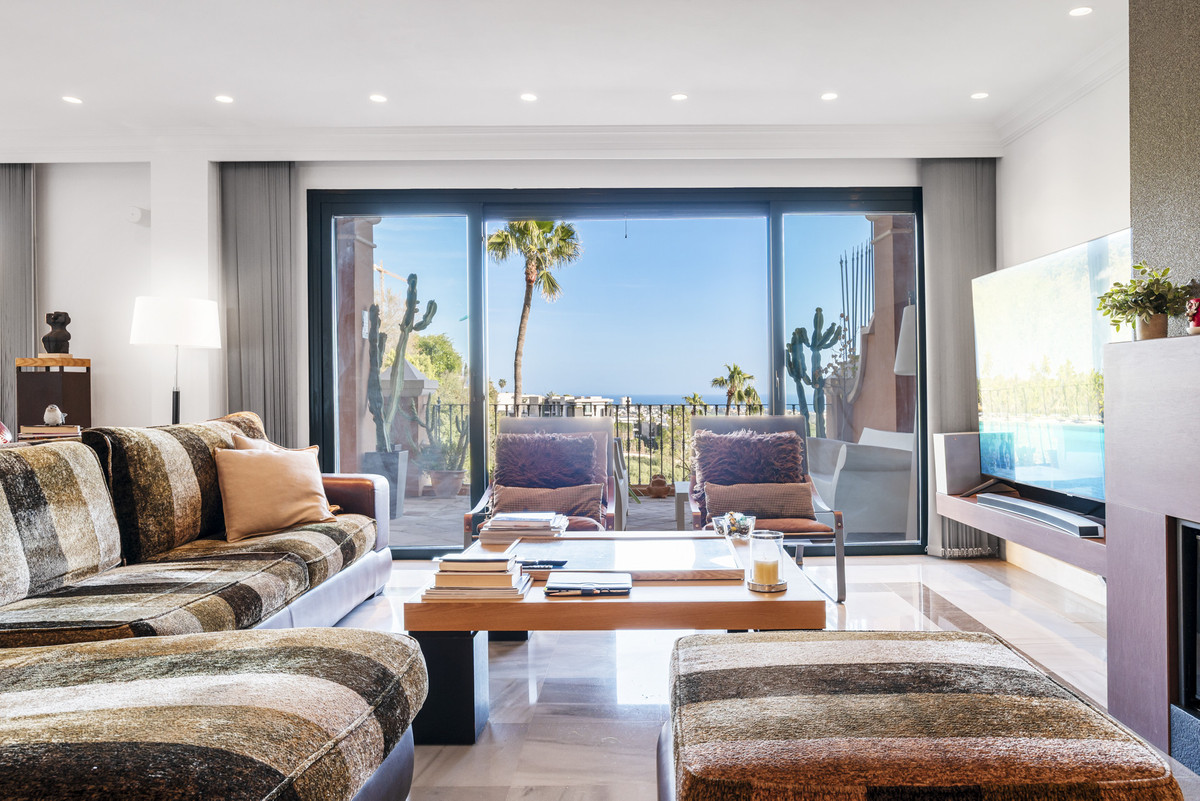 3 bedroom Apartments for sale in Monte Halcones – R5299321