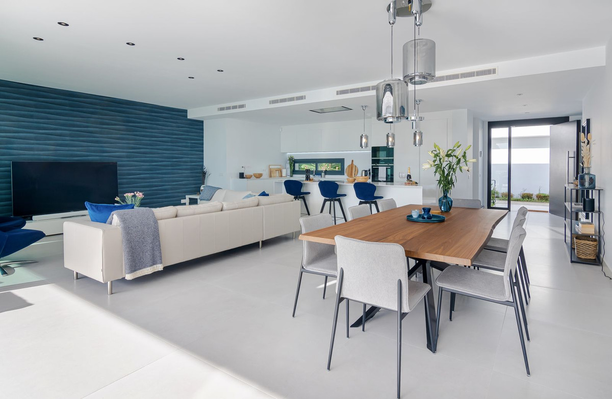 4 bedroom Villas for sale in Calahonda – R5300377 4 bedroom Villas for sale in Calahonda – R5300377