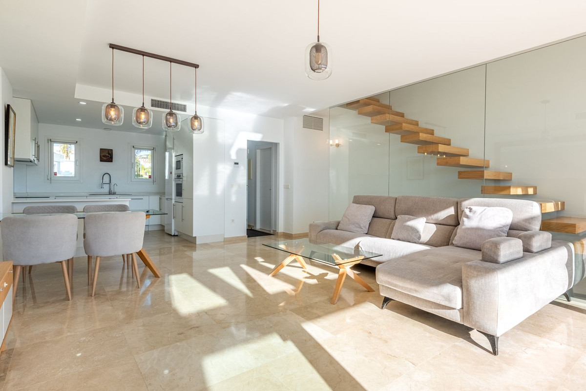 3 bedroom Townhouses for sale in Calahonda – R5292235