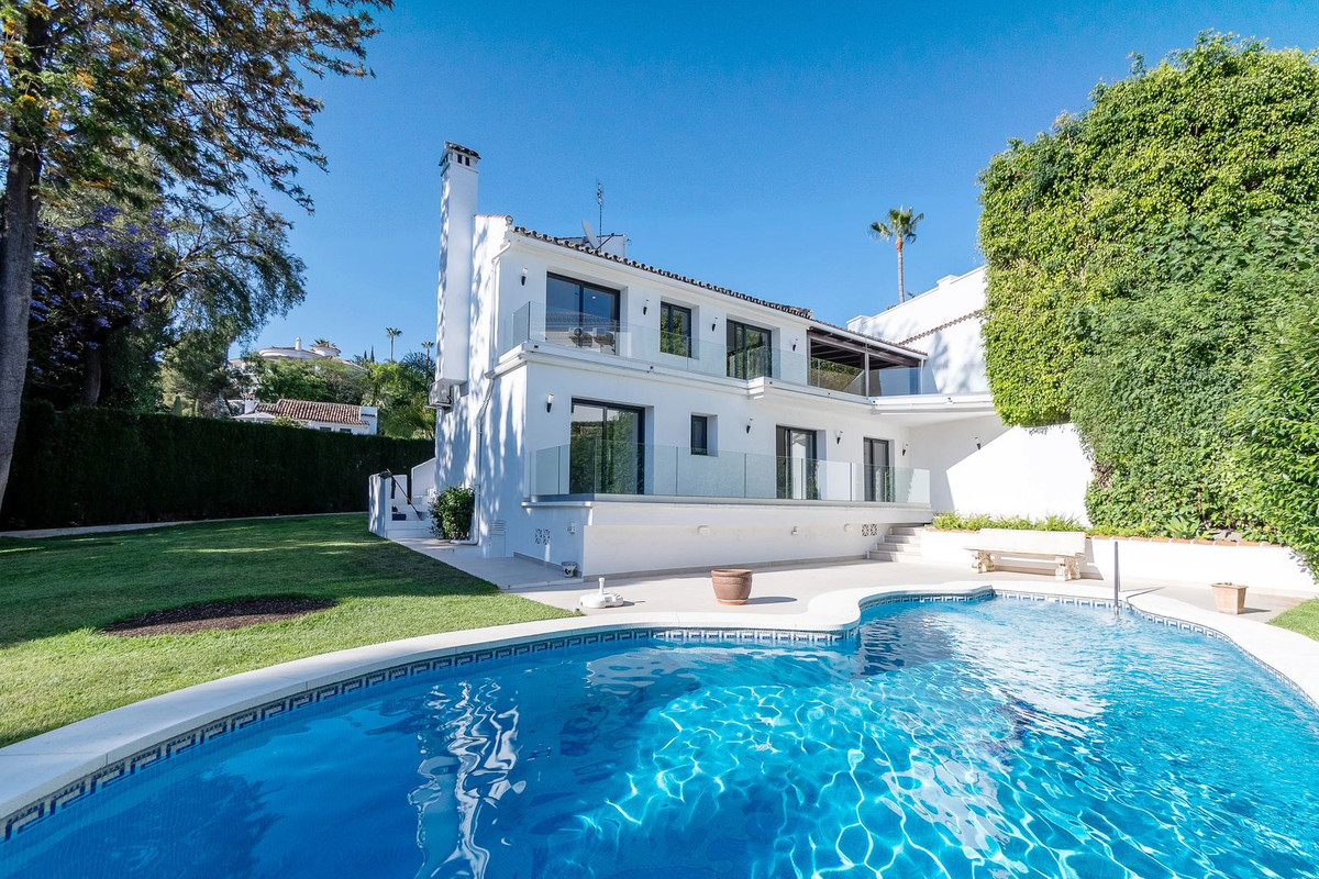 4 bedroom Villas for sale in Marbella – R5063281