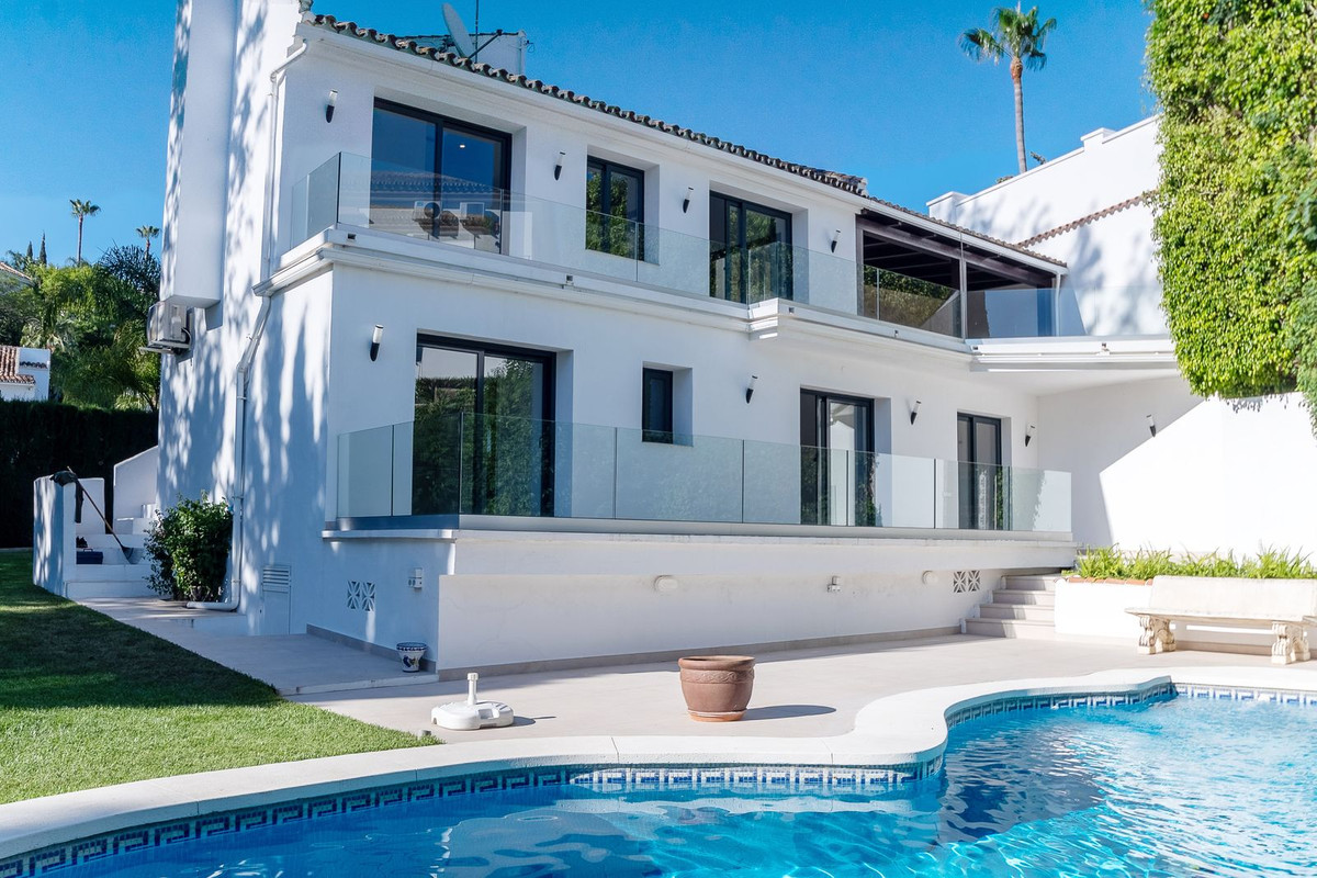 4 bedroom Villas for sale in Marbella – R5063281
