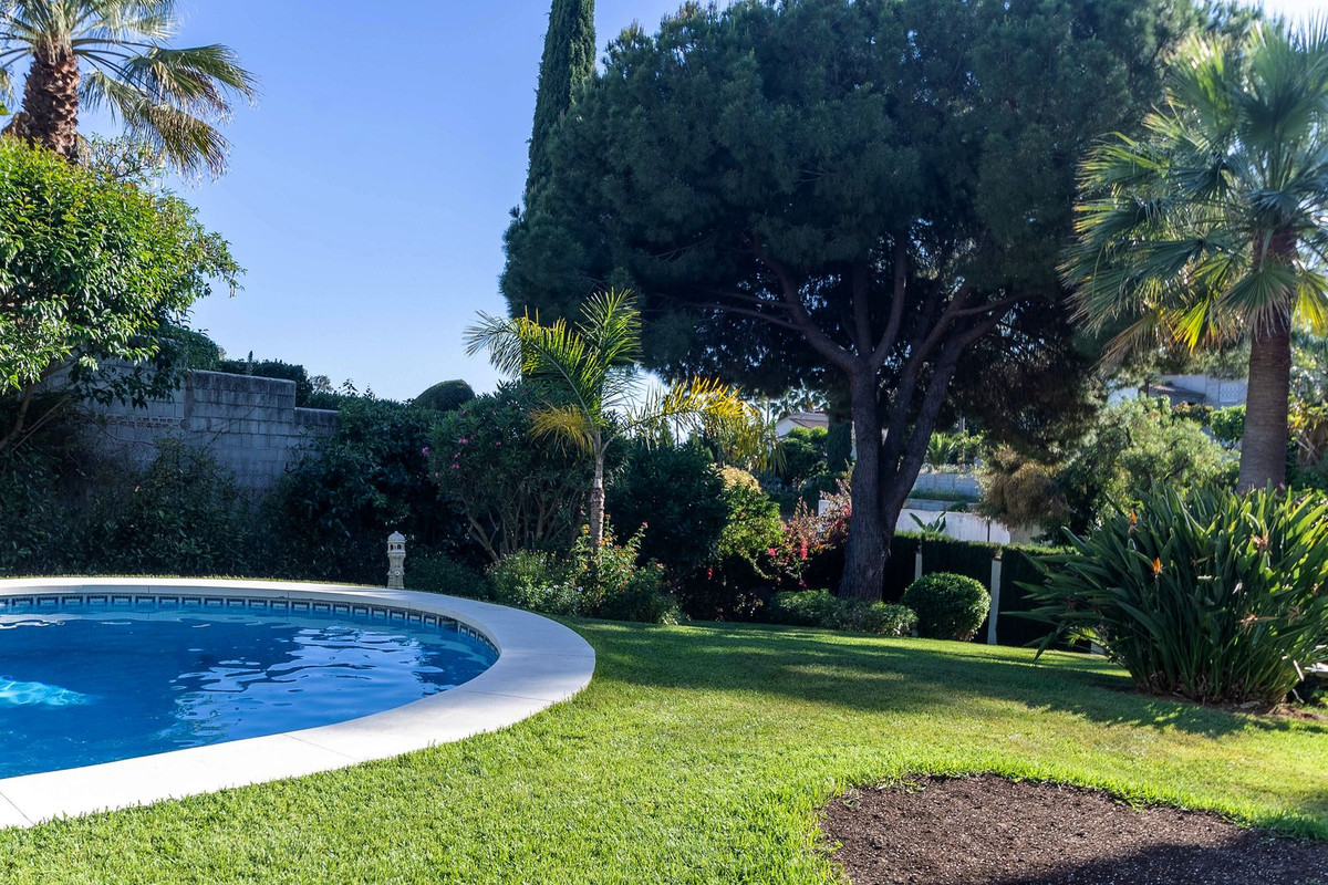 4 bedroom Villas for sale in Marbella – R5063281