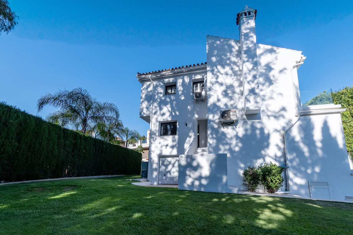 4 bedroom Villas for sale in Marbella – R5063281