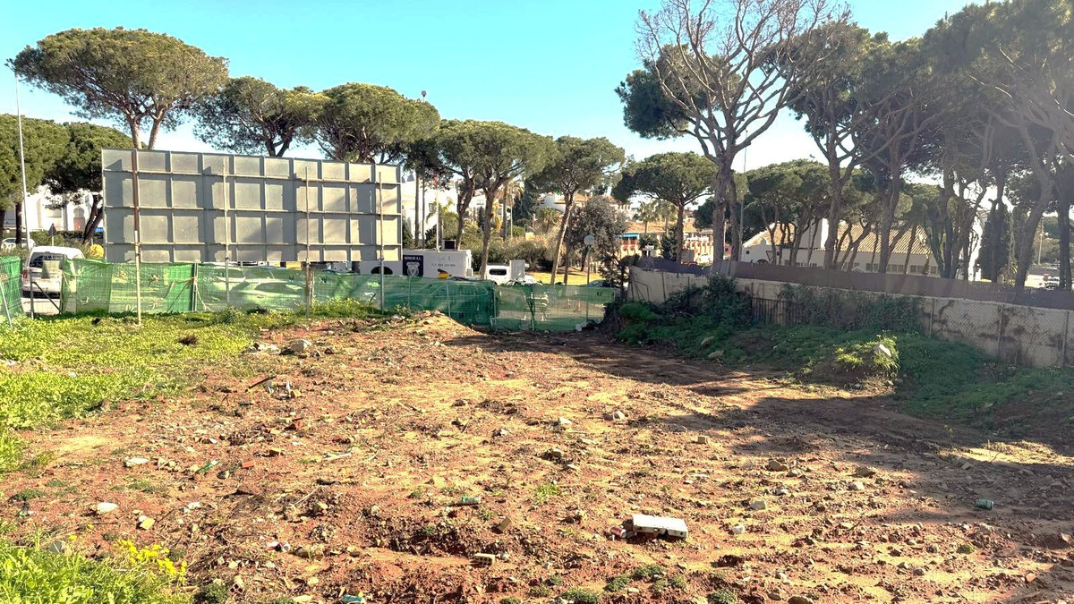 Parcelas de 20 dormitorios en venta en Calahonda – R5285821