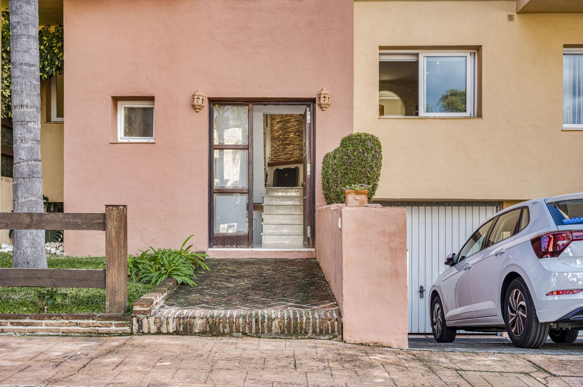 3 bedroom Townhouses for sale in Marbella – R5259259