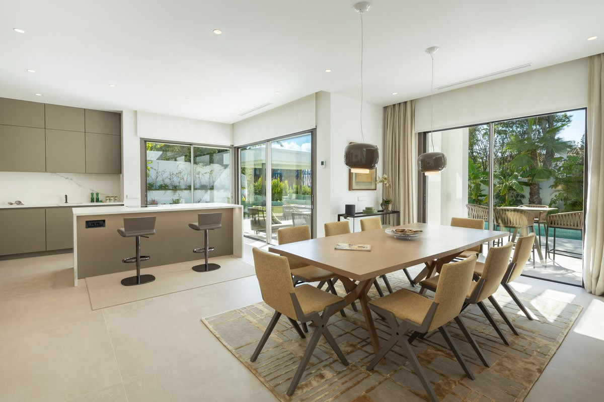 5 bedroom Villas for sale in Milla de Oro – R5300512