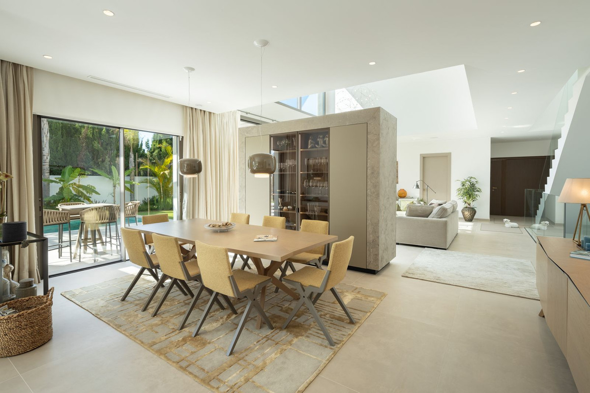 5 bedroom Villas for sale in Milla de Oro – R5300512