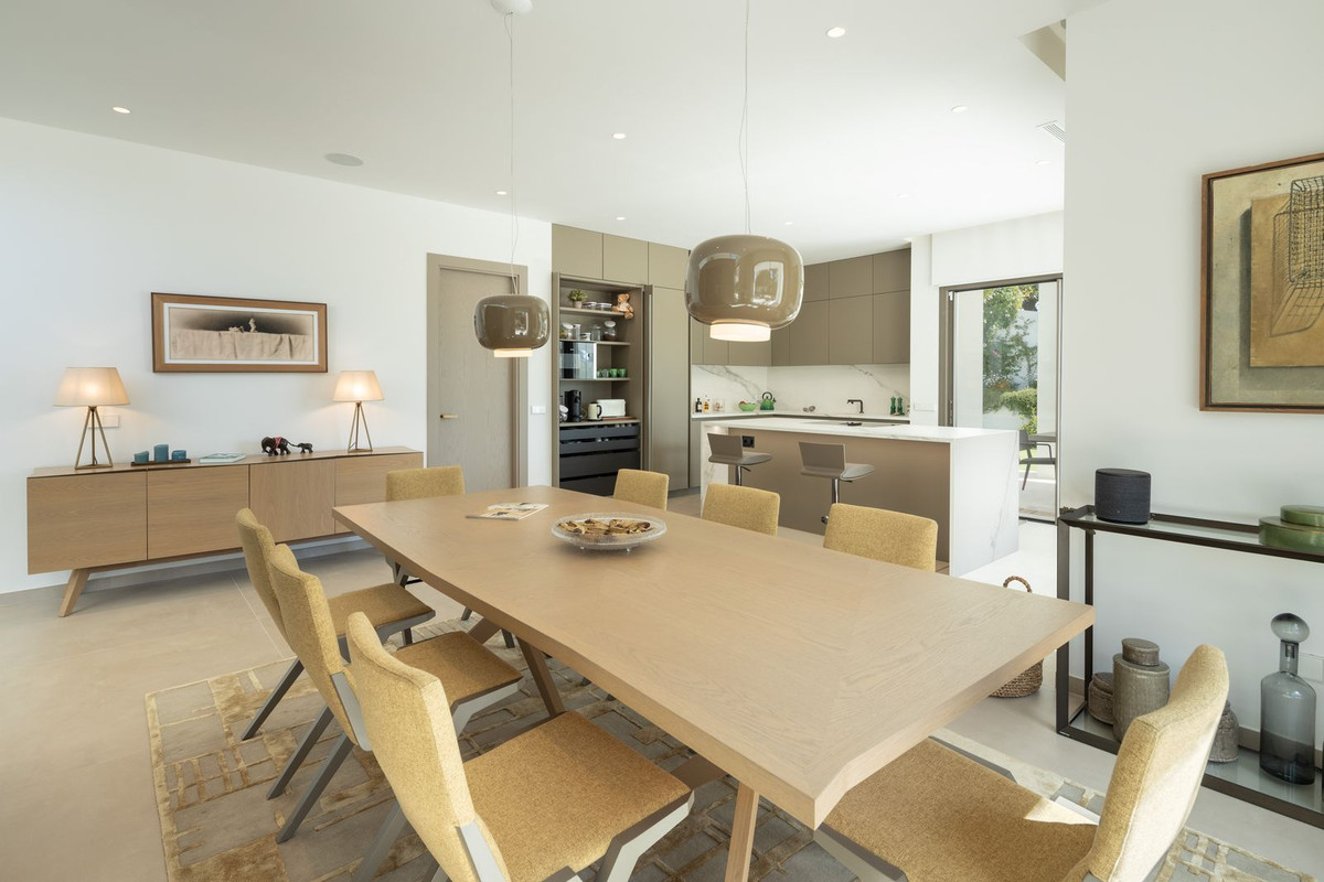 5 bedroom Villas for sale in Milla de Oro – R5300512