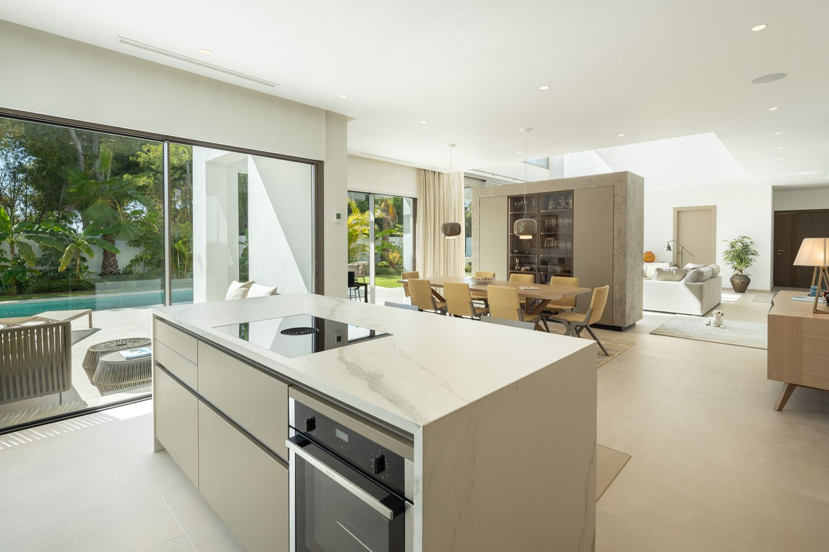 5 bedroom Villas for sale in Milla de Oro – R5300512