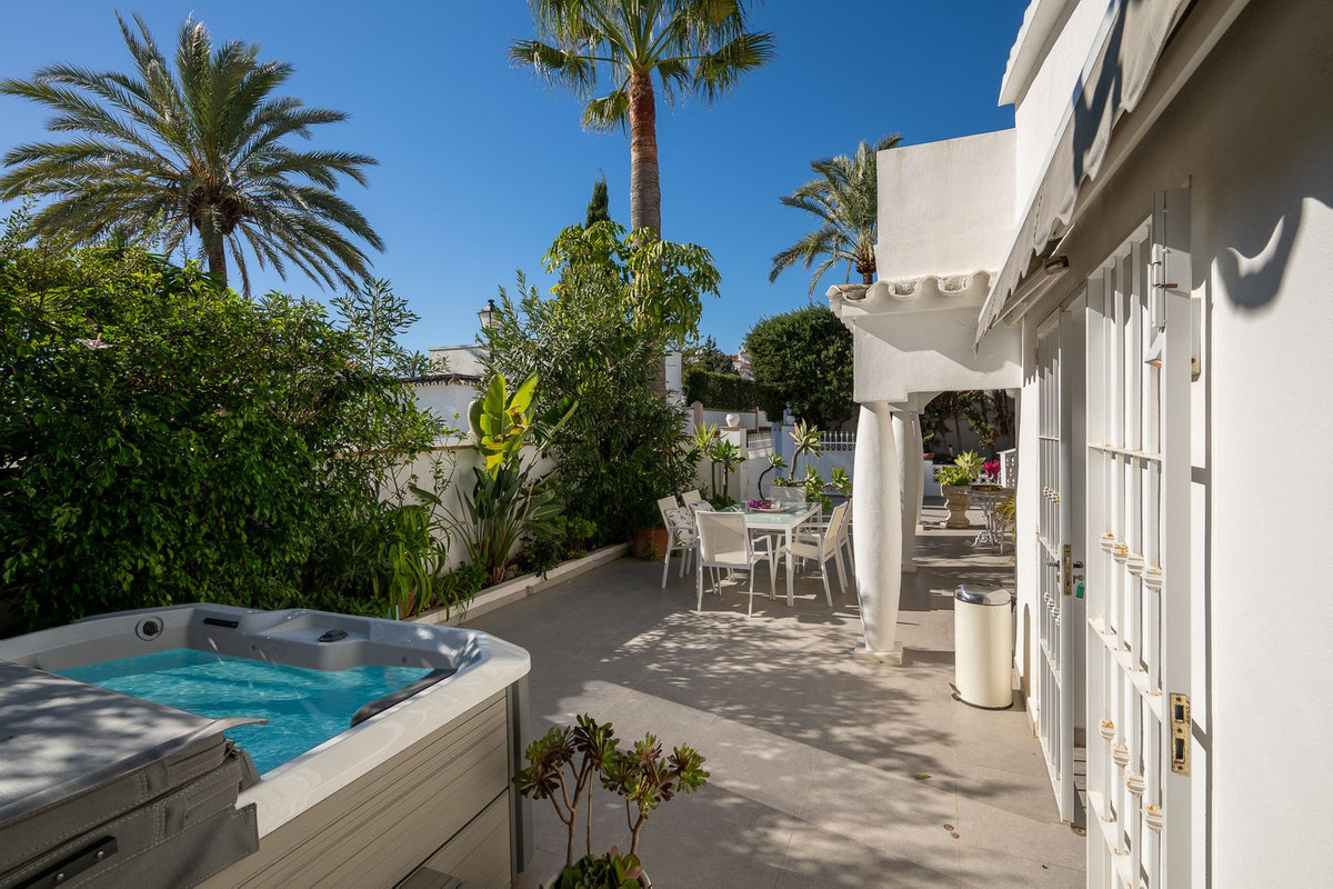 2 bedroom Villas for sale in Marbesa – R5241862