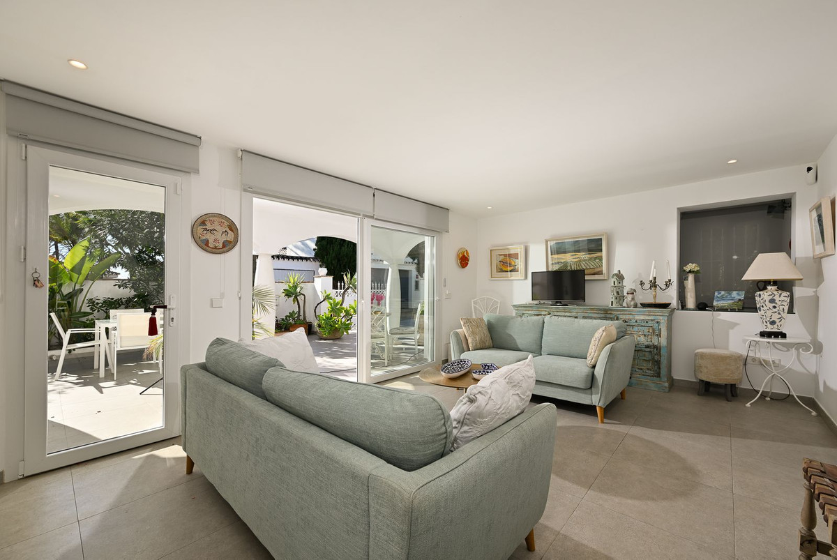 2 bedroom Villas for sale in Marbesa – R5241862