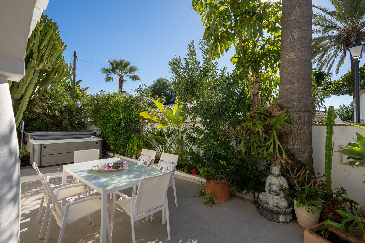 2 bedroom Villas for sale in Marbesa – R5241862