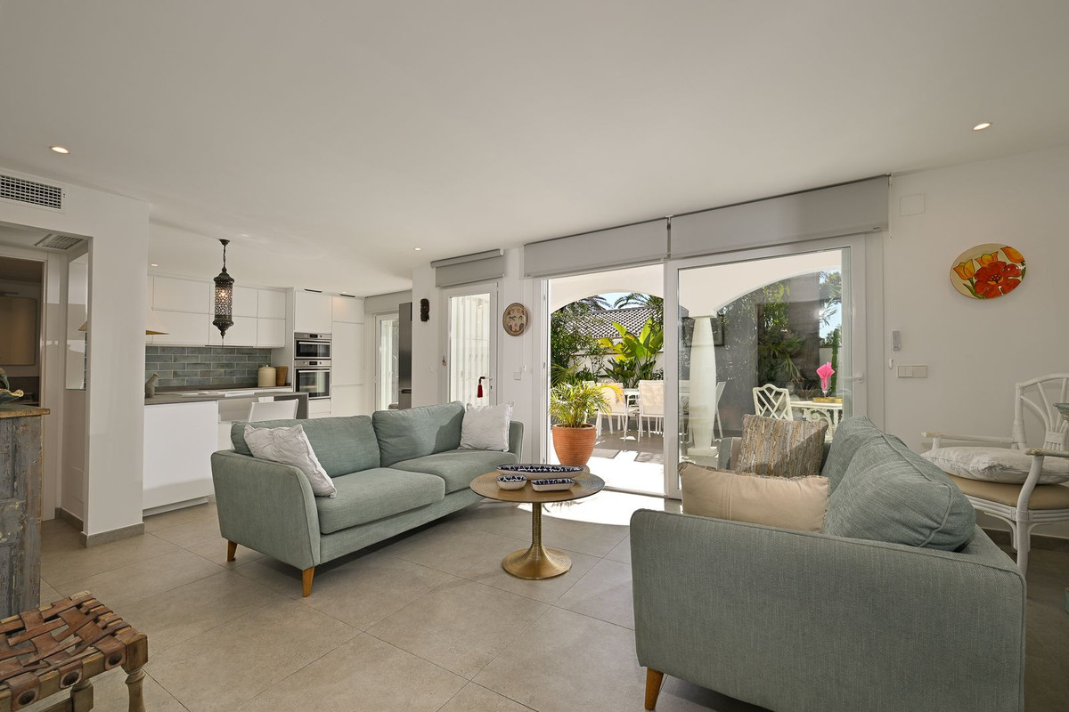 2 bedroom Villas for sale in Marbesa – R5241862