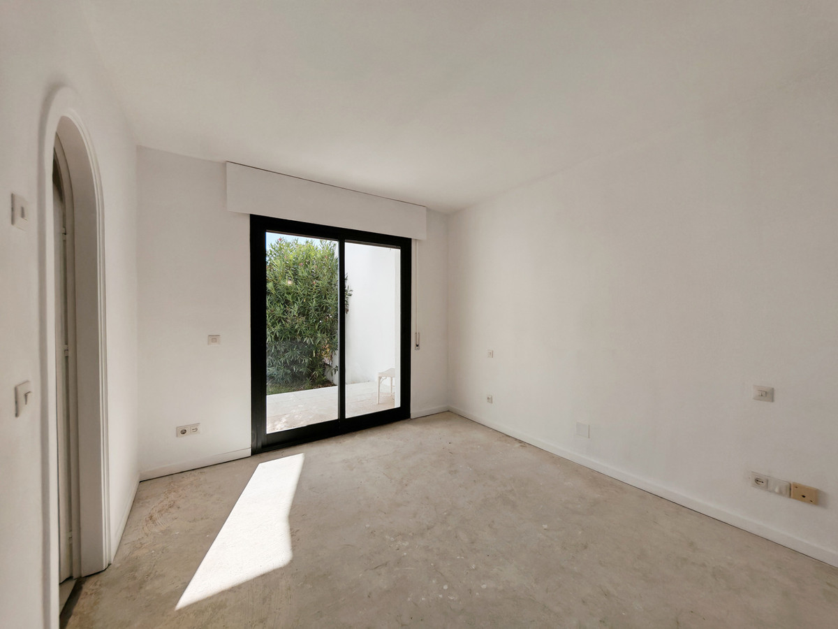 2 bedroom Townhouses for sale in Cabopino – R5236669