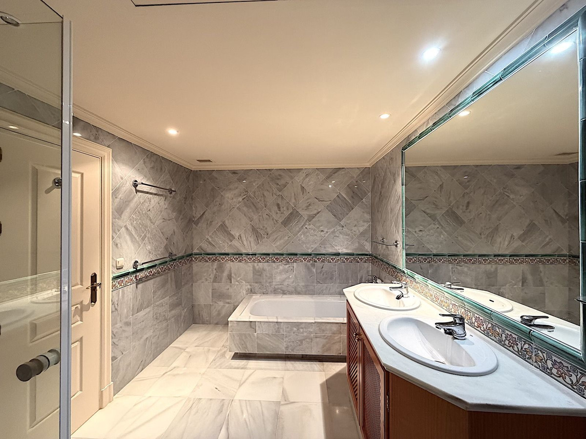 2 bedroom Apartments for sale in Monte Halcones – R5161270