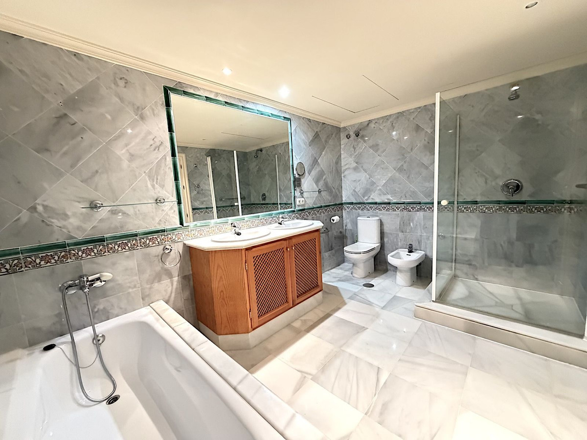 2 bedroom Apartments for sale in Monte Halcones – R5161270